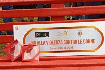 panchina rossa contro la violenza sulle donne Jerzu